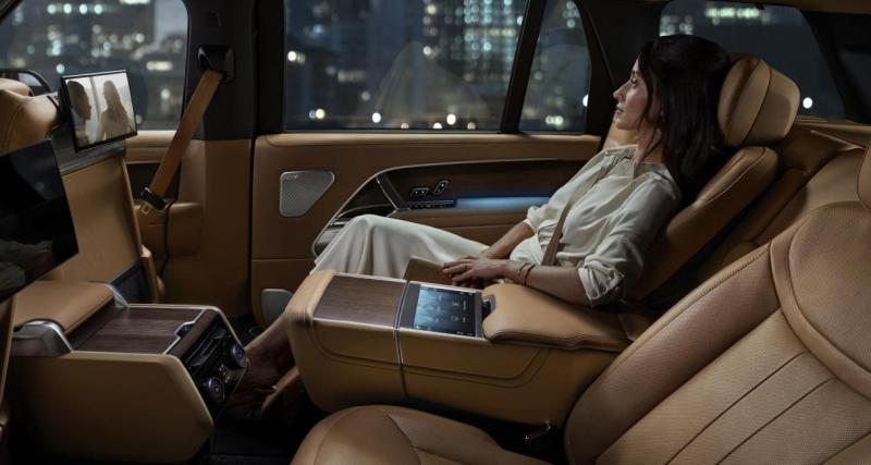 Sous tous les angles, le nouveau Range Rover affirme avec une autorité moderne sa stature et son identité.