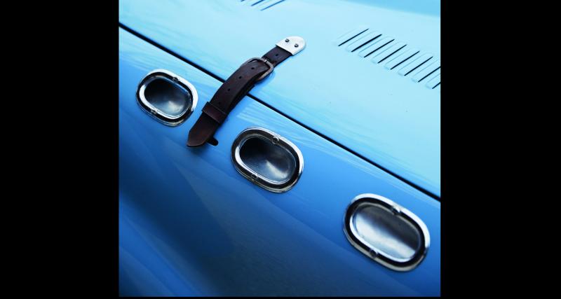 Si vous lui trouvez un petit air d’AC Cobra, c’est parce que Carroll Shelby l’a pilotée et s’en est (peut-être) inspiré.