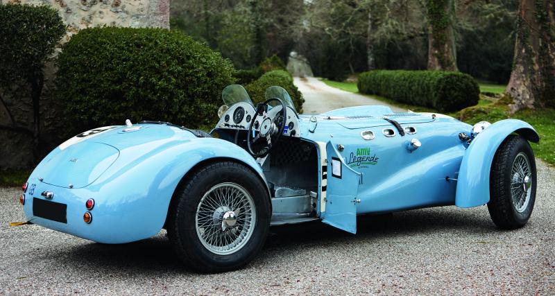 Si vous lui trouvez un petit air d’AC Cobra, c’est parce que Carroll Shelby l’a pilotée et s’en est (peut-être) inspiré.