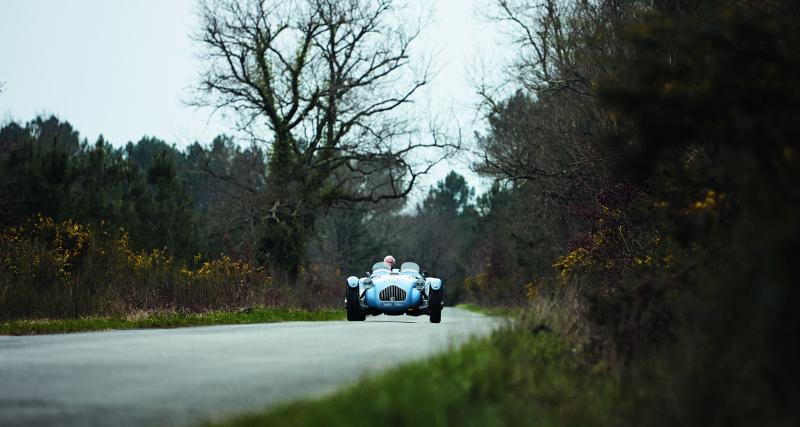 Si vous lui trouvez un petit air d’AC Cobra, c’est parce que Carroll Shelby l’a pilotée et s’en est (peut-être) inspiré.
