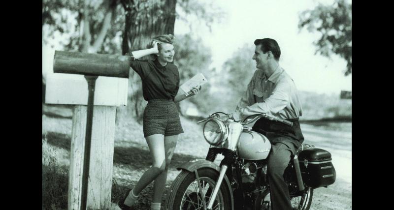 Petit-fils d’un des fondateurs de la marque, Willie G. Davidson (de face) et son frère John disputent des courses de TT aux guidons de “K-Models”.