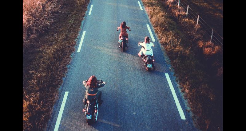 La liberté de rouler tête nue dans une période où il faut vivre masqué quand on n’est pas casqué. Born to be Wild…