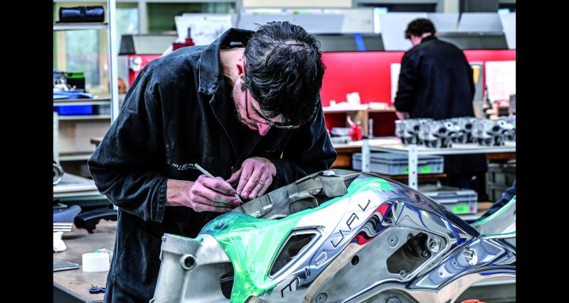 Autour d’Olivier Midy et de son épouse, les artisans de la réussite Midual.