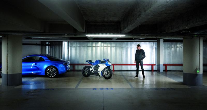 On a du mal à imaginer la Superveloce autrement qu’en rouge et gris. Mais le bleu lui va si bien !