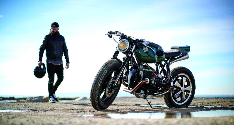 Le profil gauche de la moto de Loulou met en valeur cette jante Fuchs en 17 pouces dont l’installation a nécessité un très gros travail.