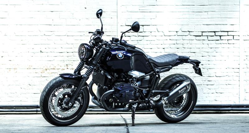Avec sa selle monoplace et son dosseret issus du catalogue de la marque, cette BMW prend des allures de roadster des rues.