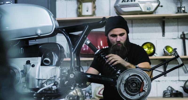 Paul Brauchart et Philipp Rabl avec une BMW R 80 RT de 1988 illustrant le style Vagabund.