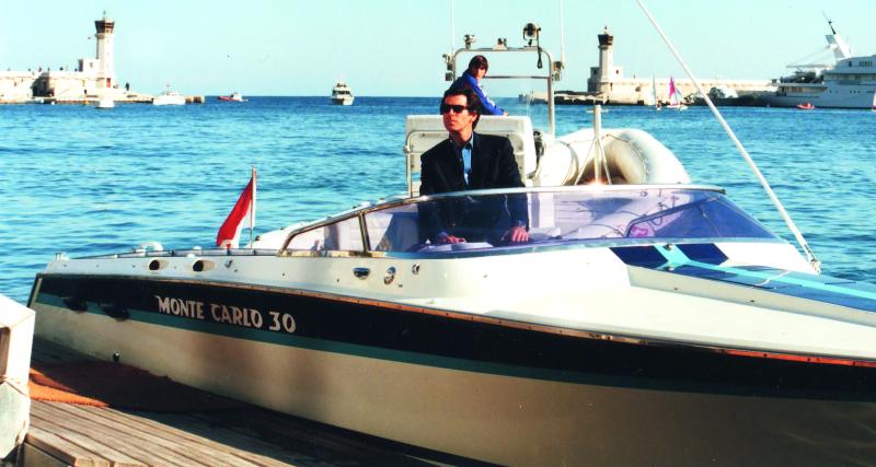 Roger Moore en Glastron dans son premier James Bond, “Vivre et laisser mourir”.