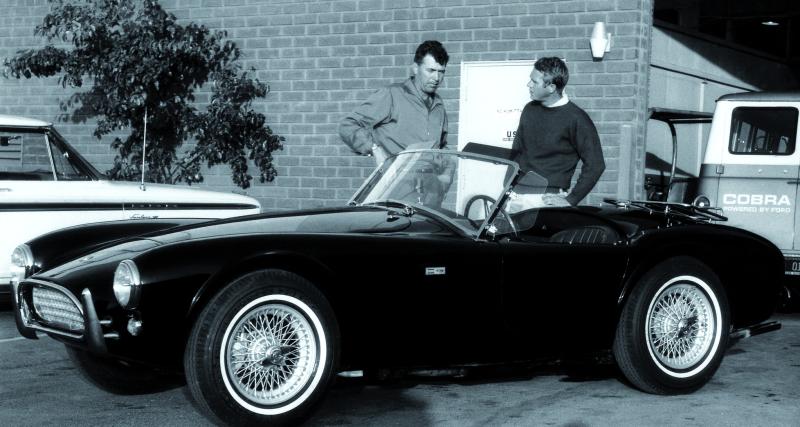 Plus que sa victoire au Mans, plus que sa création de multiples prototypes, la grande affaire de la vie de Carroll Shelby fut de prendre le volant de ses Cobra.