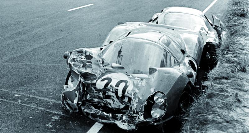 Les Ford du triplé historique franchissent l’arrivée en formation ultra serrée, mais c’est la GT40 (n°2) de Chris Amon et Bruce McLaren qui s’impose de 20 mètres sur celle de Ken Miles et Denny Hulme. Celle des Américains Ronnie Bucknum et Ric