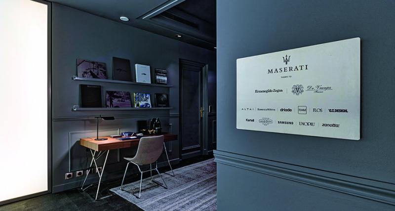 Le ton était donné dès l’entrée de la suite 321-322 de l’Hôtel de Paris.