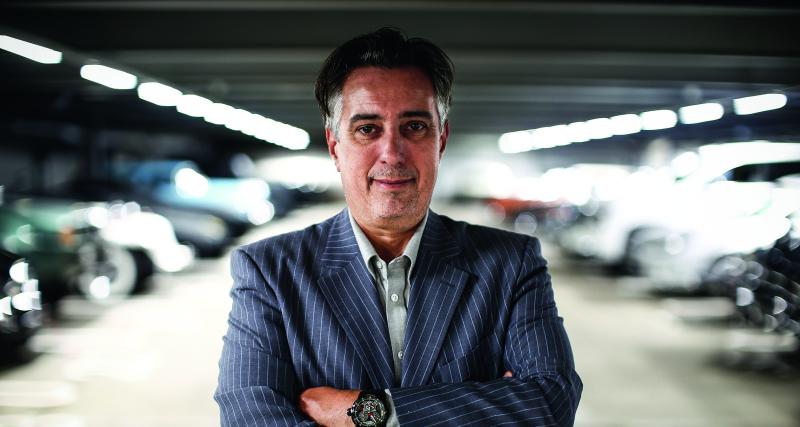Le garage Speedy, établi depuis de longues années, a de multiples activités. Ici l’atelier de restauration classique. Moteur, carrosserie, sellerie de haute volée sont au menu…