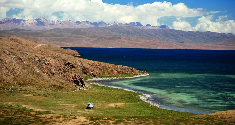 Faire la lessive depuis la première fois en trois semaines à 3 100 mètres d’altitude au Kirghizstan.
