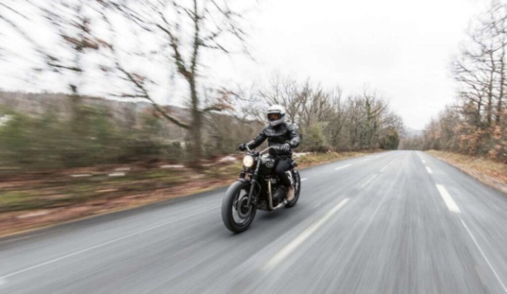 Baak X Moto Heroes : De plumes et d’acier