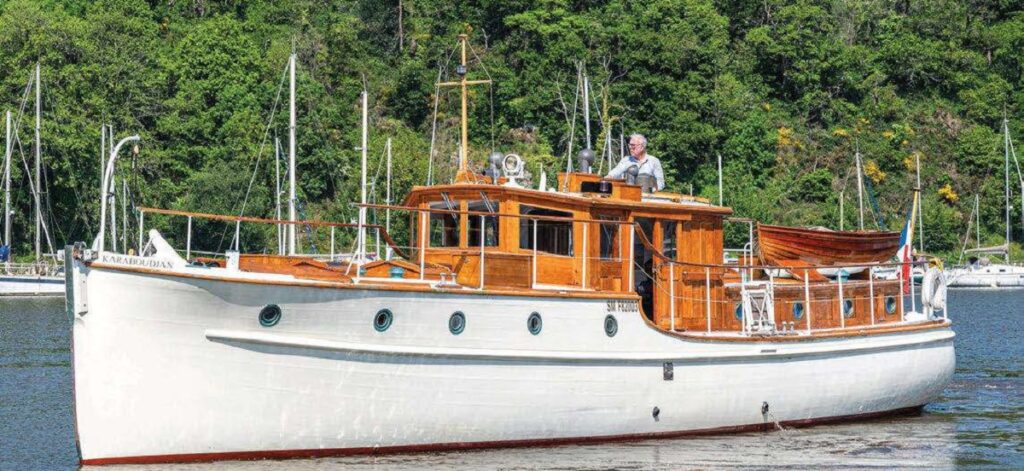 Karaboudjan : Le yacht aux pinces d’or